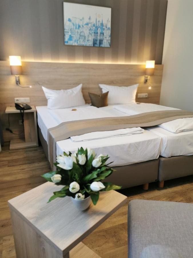 Hotel Cristal Nuremberg Bagian luar foto